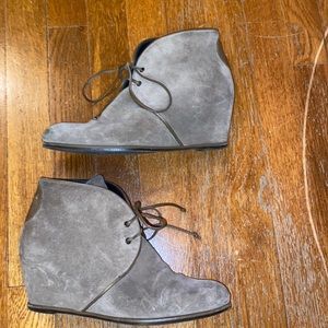 Stuart Weitzman Cloud booties weather resistant taupe suede size 8.5
